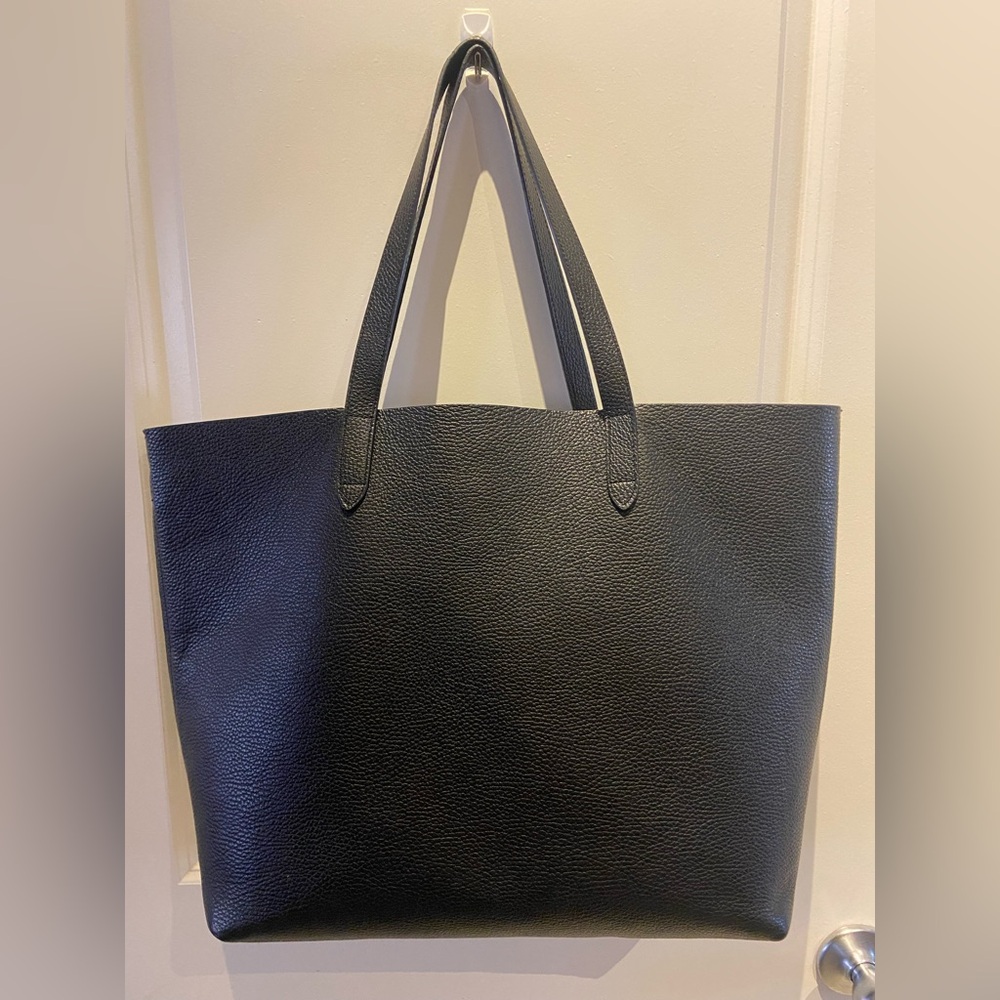 Cuyana tote bag